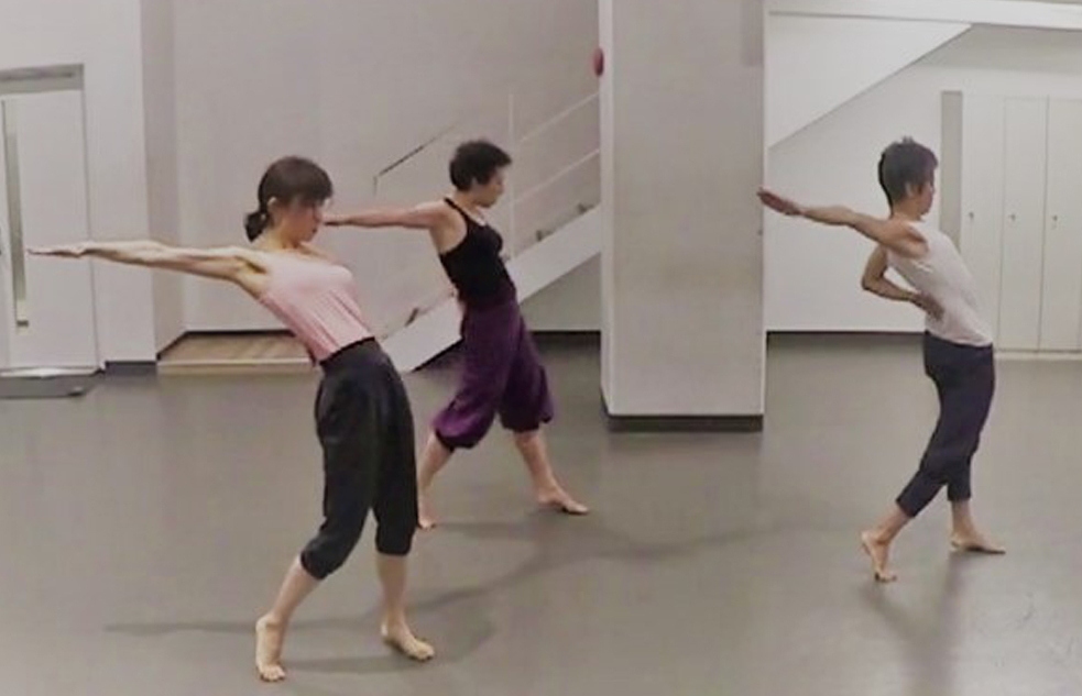 ダンスシアター他動式